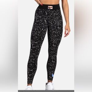 Nike Women's Black and White Patterned Leggings